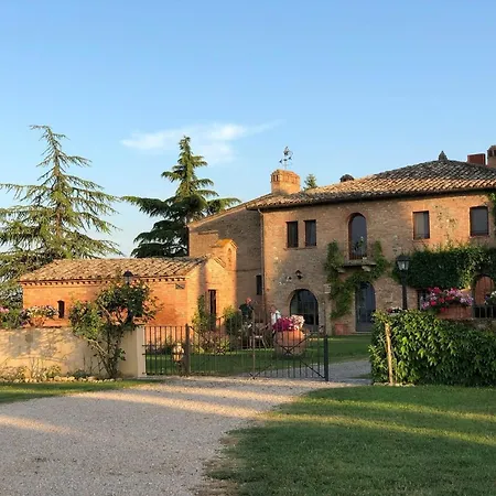 Apartment In Mit Gemeinschaftspool, Grill Und Garten